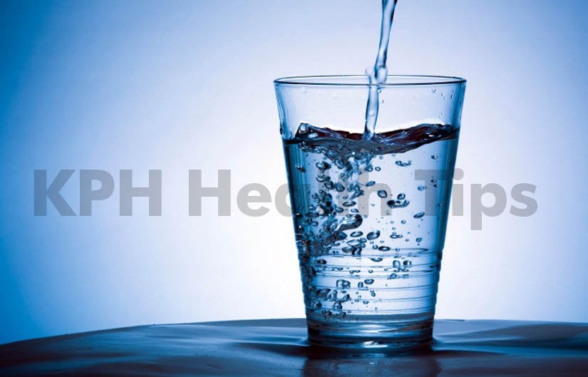 खड़े होकर पानी पीने से शरीर में होते है यह 5 बदलाव harmful effects of